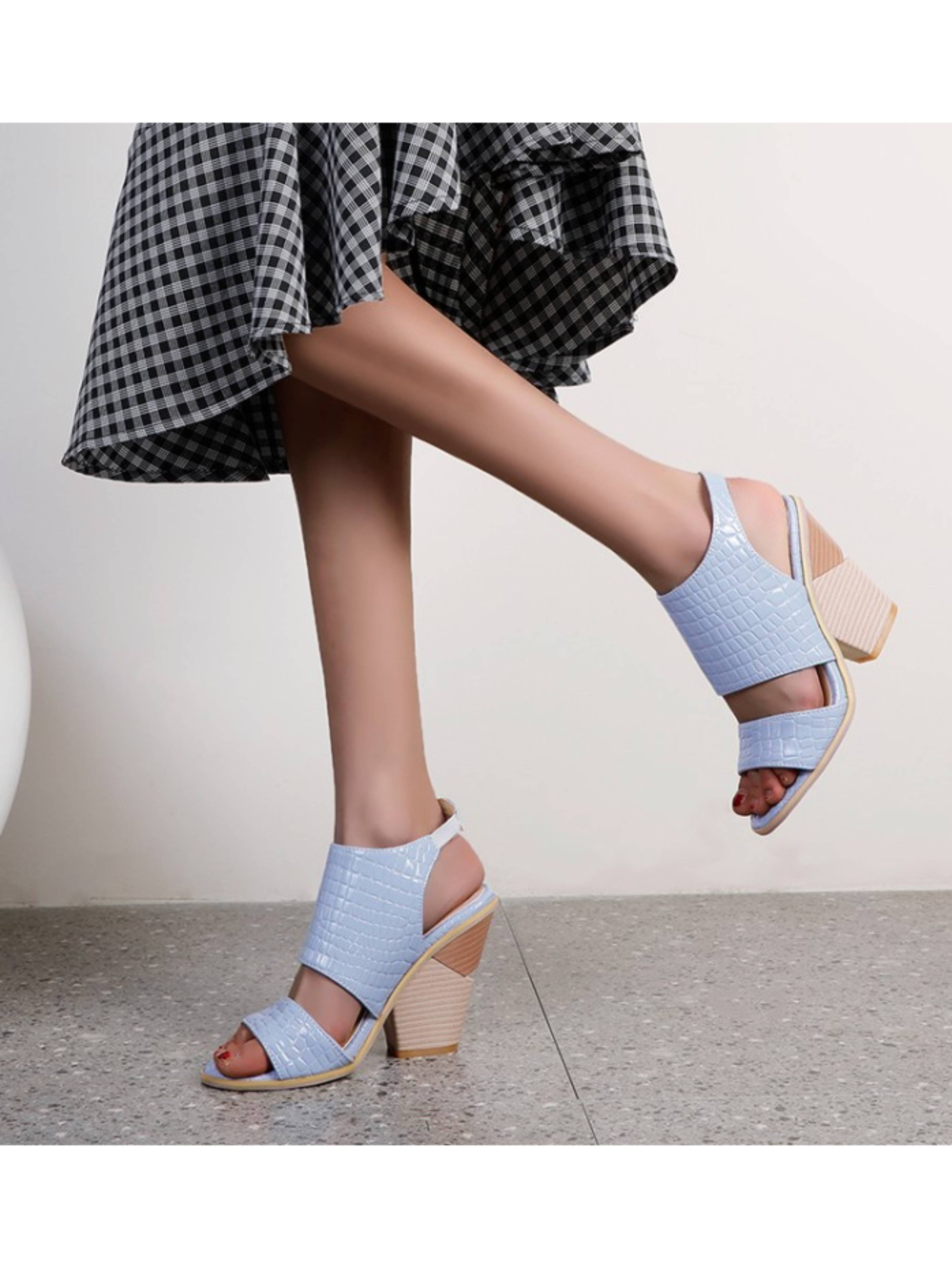 Fashionable Light Blue Crocodile Pattern Block Heel Women‘s Sandals
