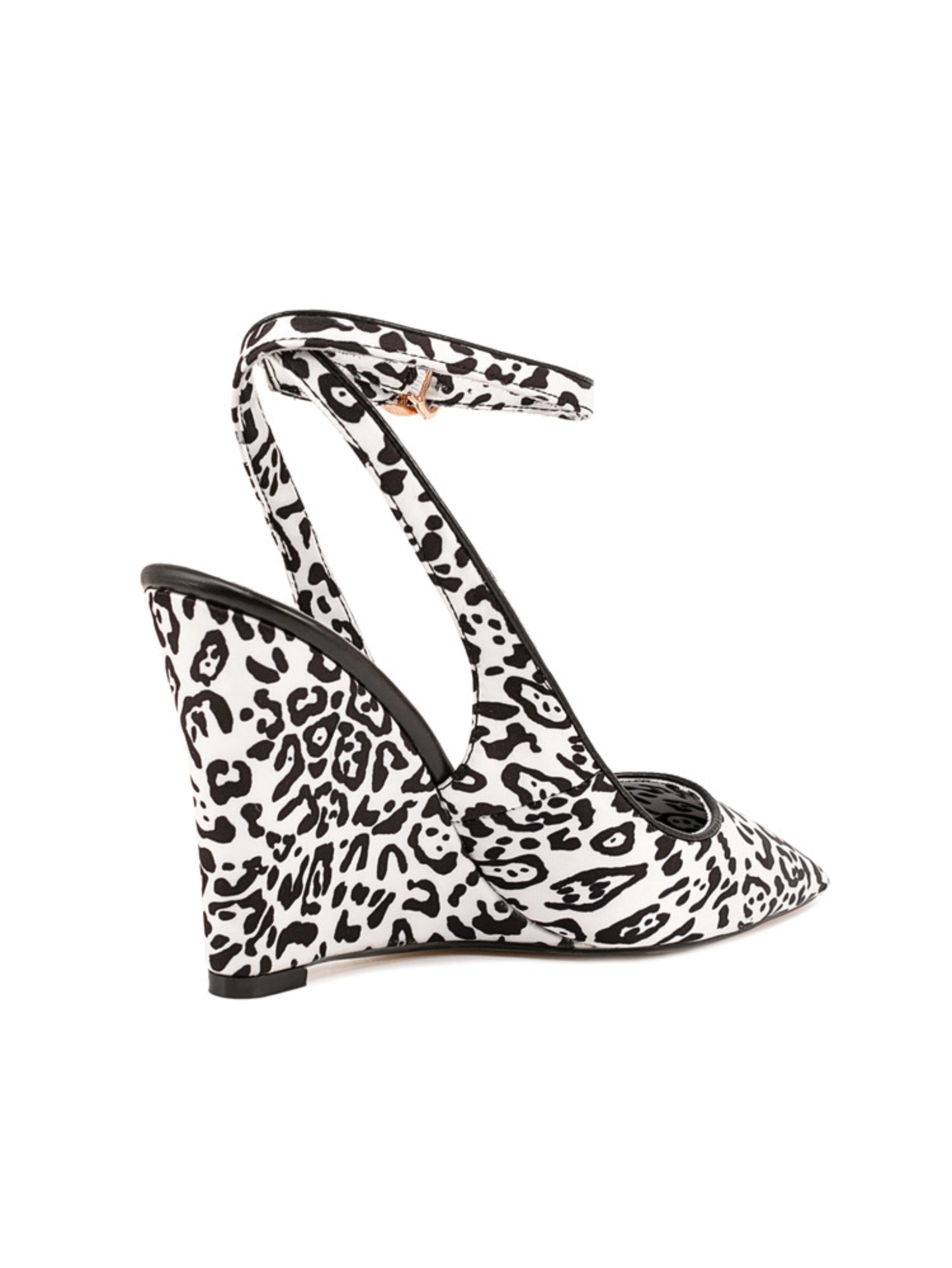 Striking Safari Women Sandals