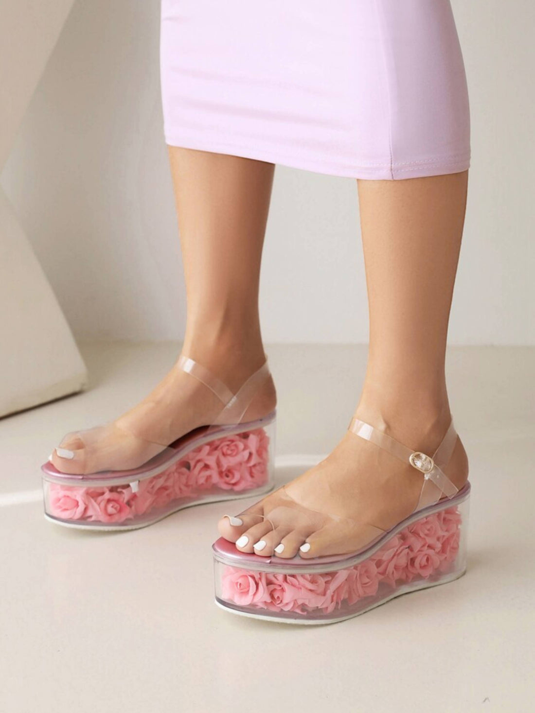 Pink sandal with rose design
