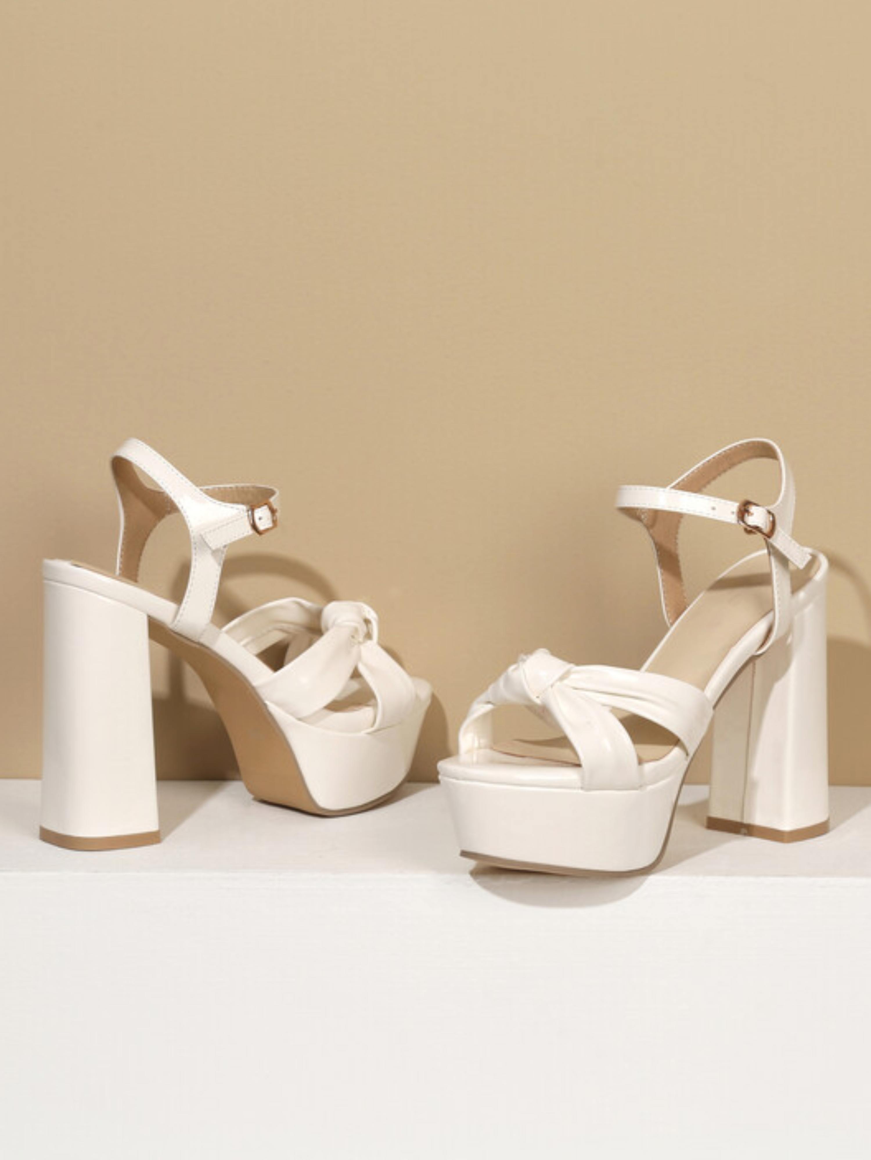 Knotted Strap with Adjustable Ankle Buckle Women‘s White Sandals