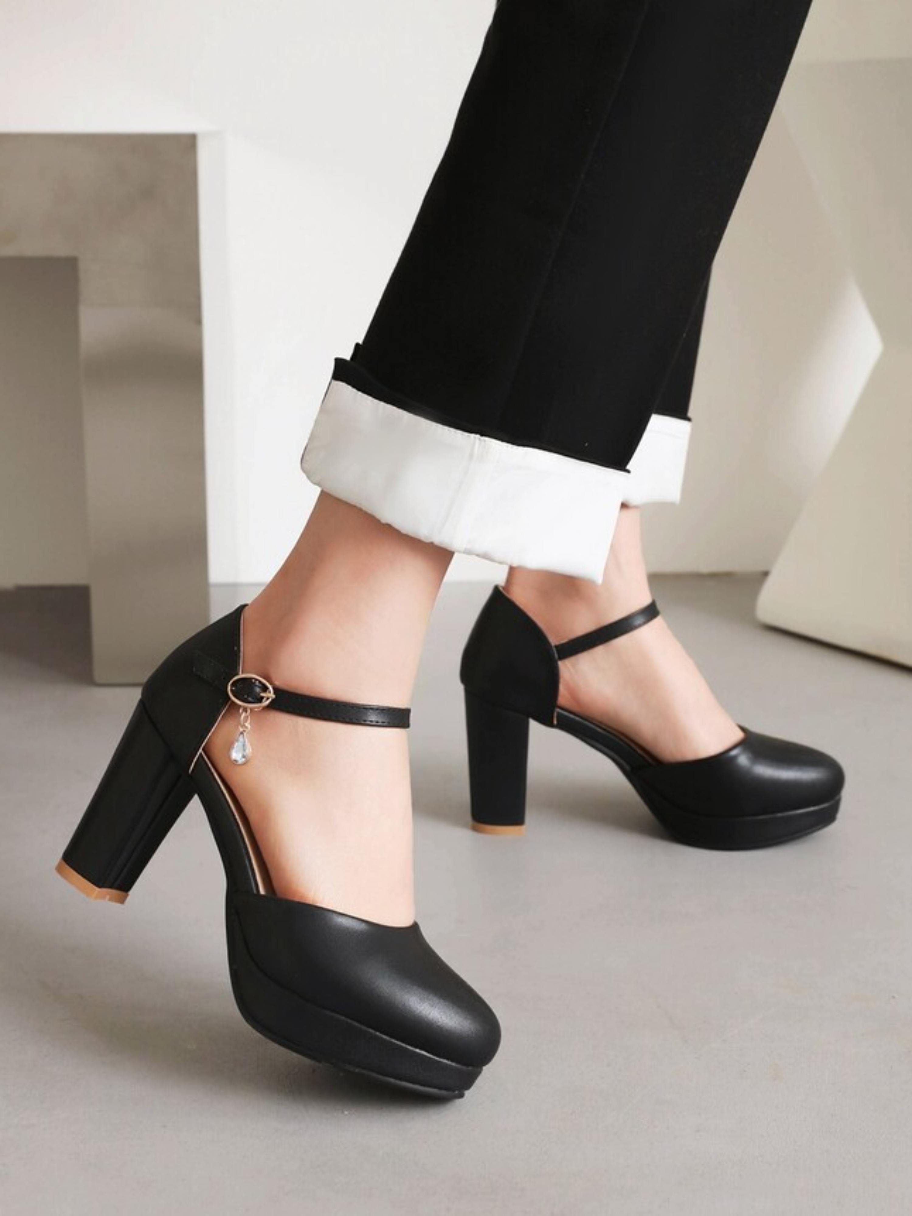 Fantasy Black Pumps Women's Closed Toe Sandals