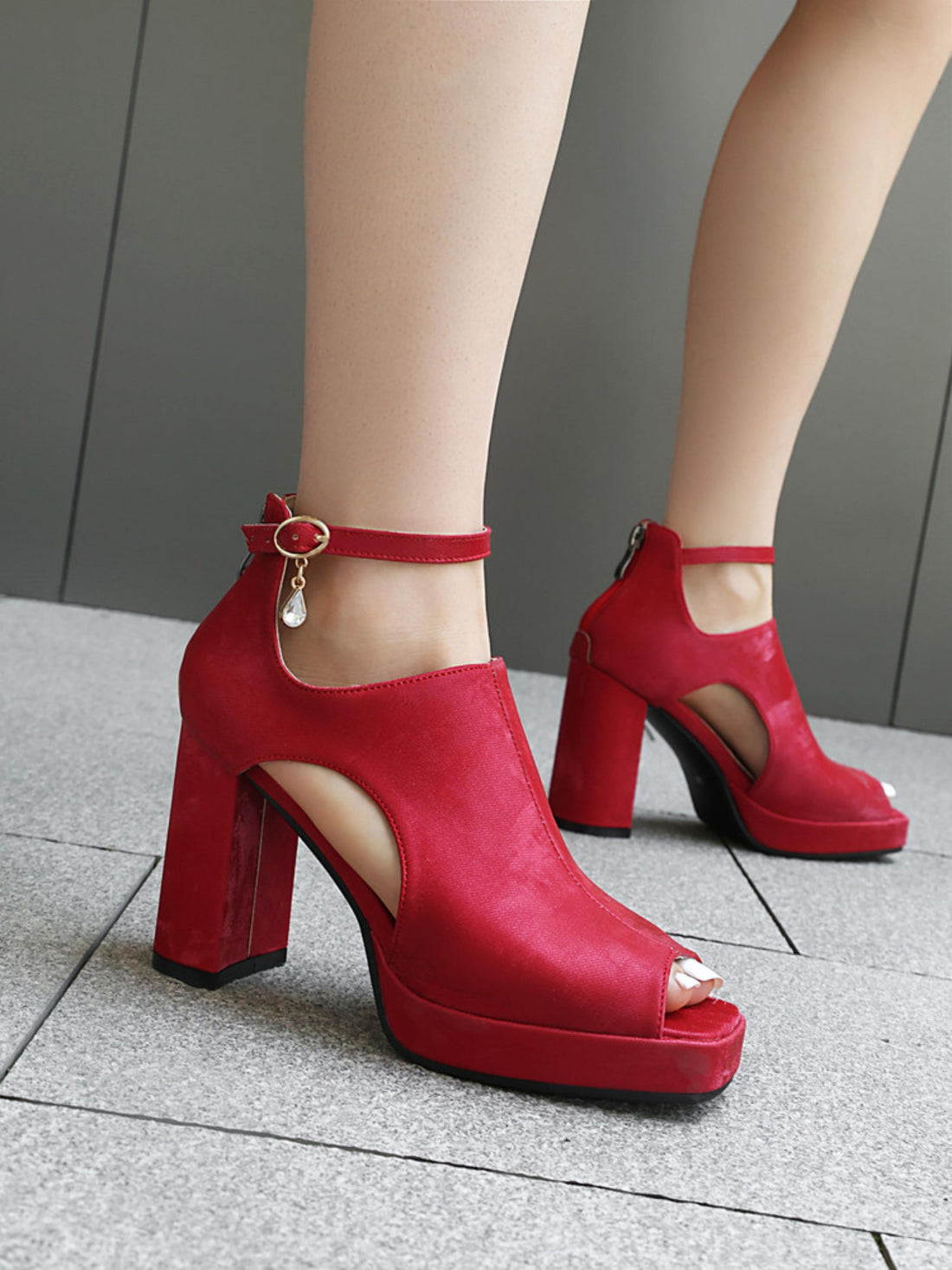 Crimson Chic Cut-Out Women's Sandals Chunky