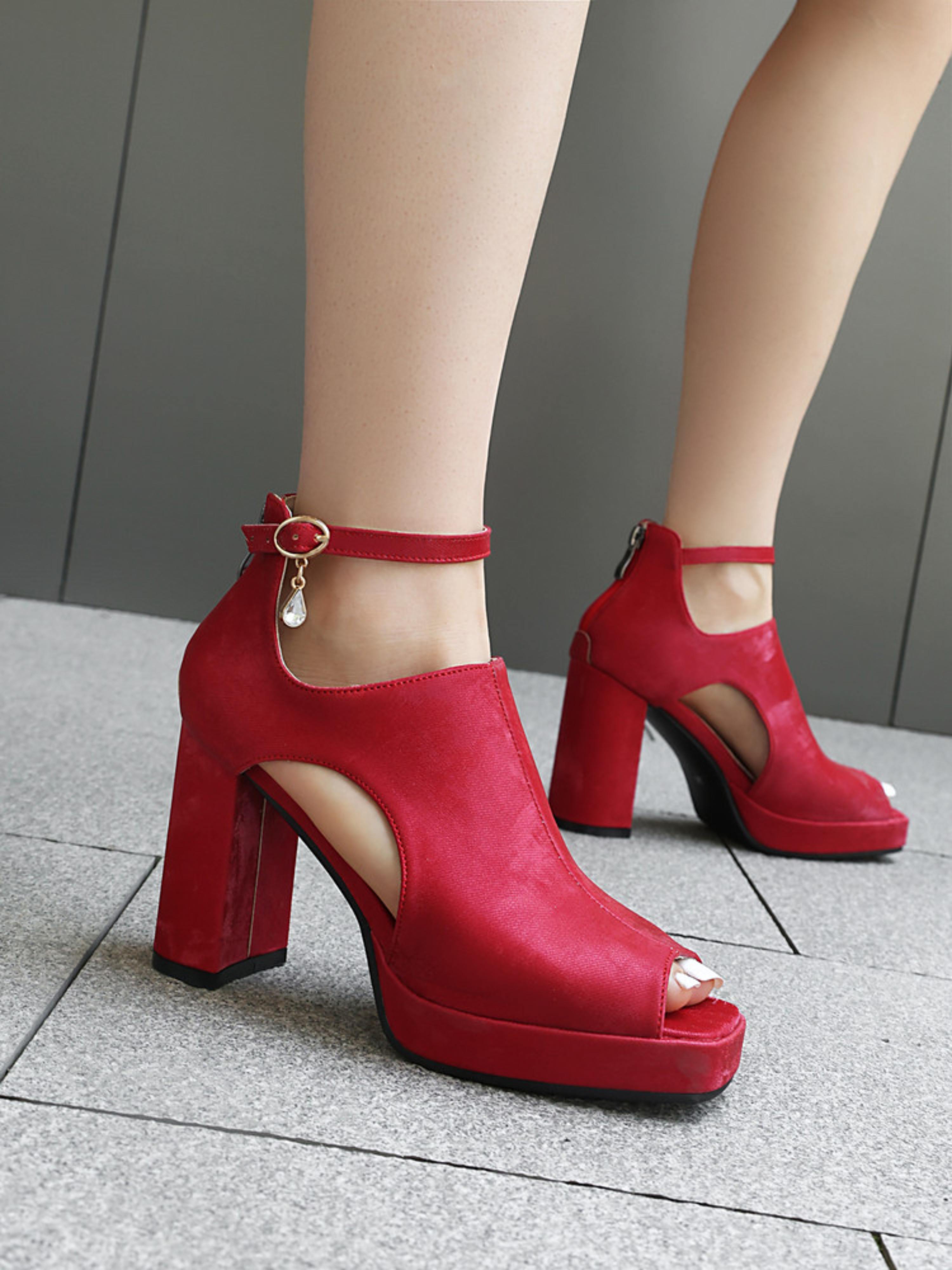 Crimson Chic Cut-Out Women's Sandals Chunky